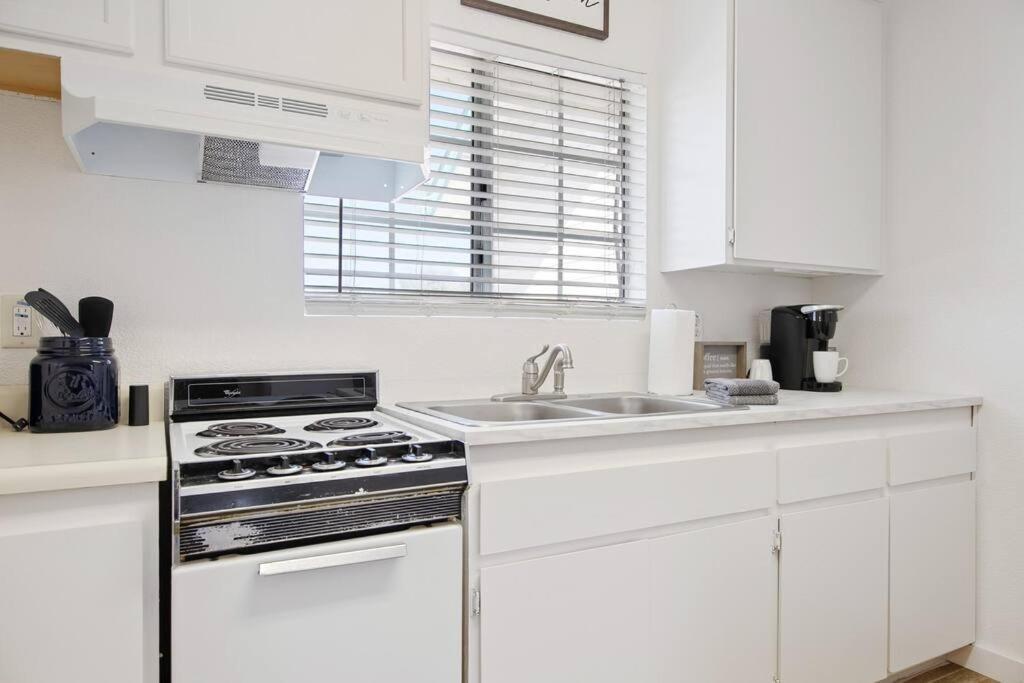 Couples Studio 1 W Full Kitchen Oakhurst Exterior foto